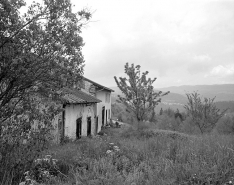 Façade antérieure vue de trois quarts. © Région Bourgogne-Franche-Comté, Inventaire du patrimoine