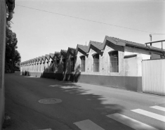Bâtiment nord. Atelier de fabrication (fins de séries). Façade ouest vue de trois quarts droite. © Région Bourgogne-Franche-Comté, Inventaire du patrimoine