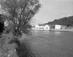 Vue générale depuis la rive droite. Vue rapprochée. © Région Bourgogne-Franche-Comté, Inventaire du patrimoine