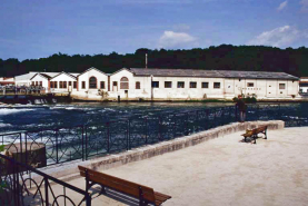 Bâtiments sud depuis la rive droite. © Région Bourgogne-Franche-Comté, Inventaire du patrimoine