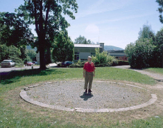 Vue d'ensemble, avant restauration. L'ombre de la personne positionnée sur le signe zodiacal correspondant à la période de l'année indique l'heure. © Région Bourgogne-Franche-Comté, Inventaire du patrimoine