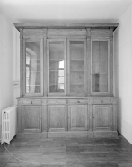 Vue d'ensemble d'une armoire-bibliothèque du pavillon de la méridienne. © Région Bourgogne-Franche-Comté, Inventaire du patrimoine