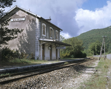 Façade postérieure, de trois quarts gauche. © Région Bourgogne-Franche-Comté, Inventaire du patrimoine