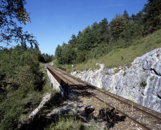 Vue d'ensemble, depuis le côté La Cluse (sud-est). © Région Bourgogne-Franche-Comté, Inventaire du patrimoine