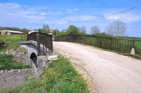 Tablier et garde-corps, depuis le nord-ouest. © Région Bourgogne-Franche-Comté, Inventaire du patrimoine