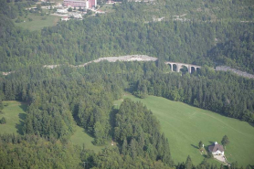 Vue aérienne, depuis le sud. © Région Bourgogne-Franche-Comté, Inventaire du patrimoine