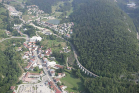 Vue aérienne, depuis le sud-ouest. © Région Bourgogne-Franche-Comté, Inventaire du patrimoine