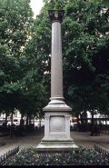 Colonne centrale en syénite Feuille morte, de Ternuay-Melay-et-Saint-Hilaire (Haute-Saône). © Région Bourgogne-Franche-Comté, Inventaire du patrimoine