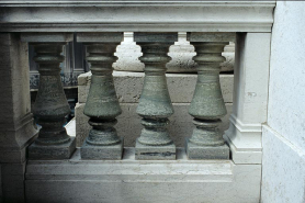 Loggia : balustrade en Vert de Suède (Enköping). © Région Bourgogne-Franche-Comté, Inventaire du patrimoine