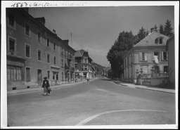 [Le bas de la rue de la Louhière], milieu 20e siècle. © Région Bourgogne-Franche-Comté, Inventaire du patrimoine