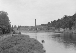 [Vue d'ensemble depuis la rive droite du Doubs]. © Région Bourgogne-Franche-Comté, Inventaire du patrimoine