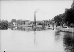 [Vue d'ensemble depuis le pont en aval]. © Région Bourgogne-Franche-Comté, Inventaire du patrimoine