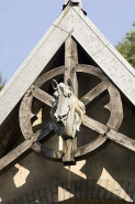 Pignon central des écuries. Décor sculpté. © Région Bourgogne-Franche-Comté, Inventaire du patrimoine