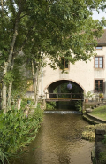 Passage du bief de dérivation sous le bâtiment. © Région Bourgogne-Franche-Comté, Inventaire du patrimoine