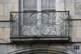 Détail du balcon en fer forgé. © Région Bourgogne-Franche-Comté, Inventaire du patrimoine