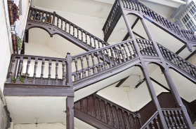 Vue de la partie supérieure de l'escalier à cage ouverte. © Région Bourgogne-Franche-Comté, Inventaire du Patrimoine