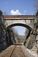 Vue d'ensemble, depuis la voie côté La Cluse (sud). © Région Bourgogne-Franche-Comté, Inventaire du patrimoine