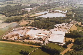 Usine de panneaux de particules de bois, dite Cie française du Panneau. Vue aérienne depuis le nord-est. © Région Bourgogne-Franche-Comté, Inventaire du patrimoine