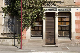 Logement patronal et bureaux. Devanture de l'imprimerie Pattegay. © Région Bourgogne-Franche-Comté, Inventaire du patrimoine