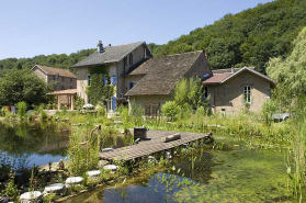 Le moulin et les logements depuis l'est. © Région Bourgogne-Franche-Comté, Inventaire du patrimoine