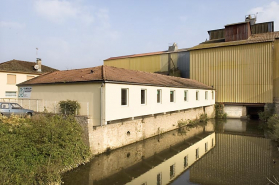 Bâtiment des bureaux sur le canal de fuite. © Région Bourgogne-Franche-Comté, Inventaire du patrimoine