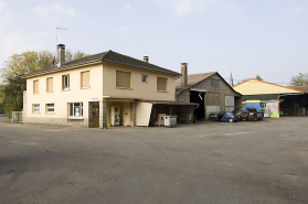 Logement et atelier de réparation depuis la cour. © Région Bourgogne-Franche-Comté, Inventaire du patrimoine