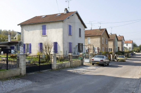 Alignement de maisons au sud de la rue Jean Jaurès. © Région Bourgogne-Franche-Comté, Inventaire du patrimoine