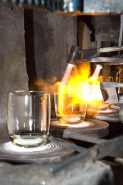 Flettage de verres (atelier Articles de table). © Région Bourgogne-Franche-Comté, Inventaire du patrimoine