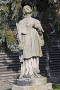 Statue de Saint-Laurent déposée à l'extérieur de la boutique. © Région Bourgogne-Franche-Comté, Inventaire du patrimoine