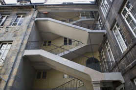 Détail de la partie supérieure de l'escalier à cage ouverte. © Région Bourgogne-Franche-Comté, Inventaire du patrimoine