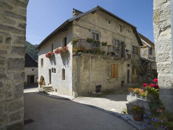 Façades antérieure et latérale droite. © Région Bourgogne-Franche-Comté, Inventaire du patrimoine