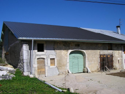 Façade antérieure vue de trois quarts. © Région Bourgogne-Franche-Comté, Inventaire du patrimoine