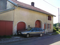 Façade antérieure vue de trois quarts. © Région Bourgogne-Franche-Comté, Inventaire du patrimoine