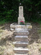 Monument à la mémoire de Marcel Franzini, FFI, tué par les Allemands le 3 juillet 1944. © Région Bourgogne-Franche-Comté, Inventaire du patrimoine