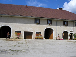 Vue latérale de la façade antérieure. © Région Bourgogne-Franche-Comté, Inventaire du patrimoine