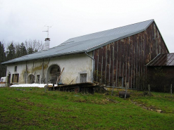 Pignon sud-ouest et façade postérieure vus de trois quarts. © Région Bourgogne-Franche-Comté, Inventaire du patrimoine