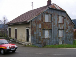 Pignon sud-ouest et façade postérieure vus de trois quarts. © Région Bourgogne-Franche-Comté, Inventaire du patrimoine