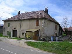 Façades antérieure et latérale vues de trois quarts. © Région Bourgogne-Franche-Comté, Inventaire du patrimoine