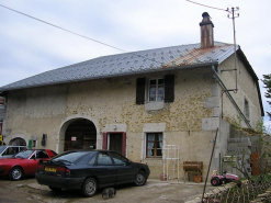 Façade antérieure vue de trois quarts. © Région Bourgogne-Franche-Comté, Inventaire du patrimoine