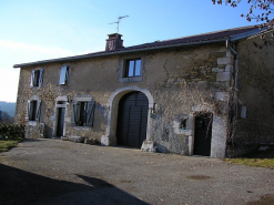 Façade antérieure vue de trois quarts. © Région Bourgogne-Franche-Comté, Inventaire du patrimoine