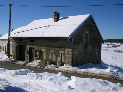 Pignon nord et façade antérieure vus de trois quarts. © Région Bourgogne-Franche-Comté, Inventaire du patrimoine