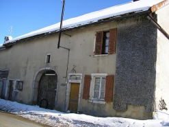 Façade antérieure vue de trois quarts. © Région Bourgogne-Franche-Comté, Inventaire du patrimoine