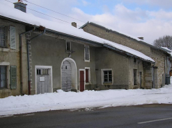 Façade antérieure vue de trois quarts. © Région Bourgogne-Franche-Comté, Inventaire du patrimoine