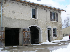 Façade antérieure vue de trois quarts. © Région Bourgogne-Franche-Comté, Inventaire du patrimoine