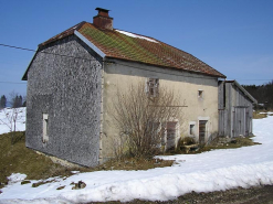 Pignon sud-ouest, façade antérieure et remise vus de trois quarts. © Région Bourgogne-Franche-Comté, Inventaire du patrimoine