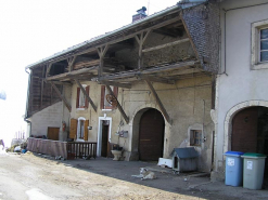 Façade antérieure vue de trois quarts. © Région Bourgogne-Franche-Comté, Inventaire du patrimoine