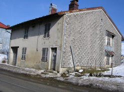 Pignon essenté et façade antérieure vus de trois quarts. © Région Bourgogne-Franche-Comté, Inventaire du patrimoine