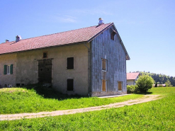 Pignon sud-ouest et façade postérieure vus de trois quarts. © Région Bourgogne-Franche-Comté, Inventaire du patrimoine