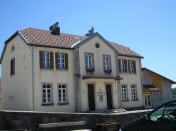 Façade antérieure vue de trois quarts. © Région Bourgogne-Franche-Comté, Inventaire du patrimoine