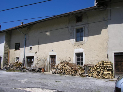 Façade antérieure vue de trois quarts. © Région Bourgogne-Franche-Comté, Inventaire du patrimoine